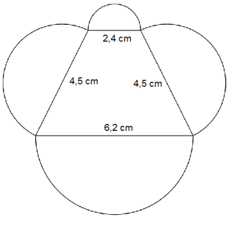 Firkant med sider 4,5 cm, 45 cm, 2,4 cm og 6,2 cm. Hver side er diameter i en halvsirkel som vender utover.